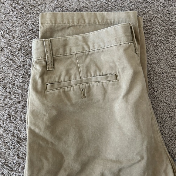 Eddie Bauer Classic Fit Khakis (34/32) - Picture 4 of 6